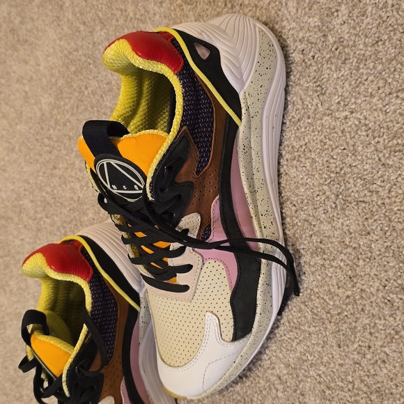 Great condition McQ women sneakers - Picture 5 of 12